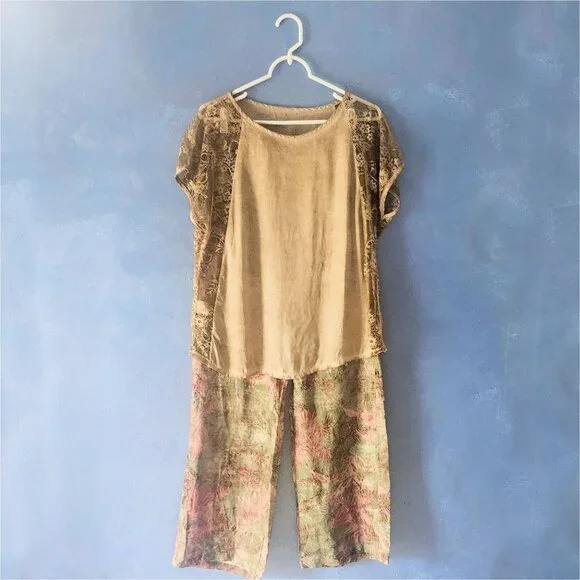 Viscose blouse with with intricate sheer floral sleeve design - new from Italy! - Picture 6 of 6